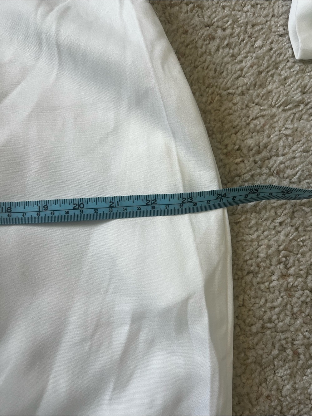 White Wrap-Front Long Sleeve Midi Dress doesn’t have size on it. Check pictures - Picture 7 of 8
